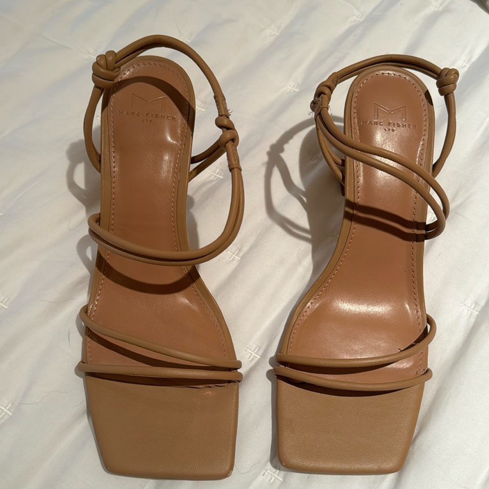 Marc Fisher Davia sandal, taupe size 8